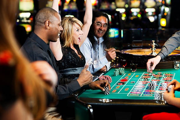 sabunqq Crazy Time live-dealer studio with spinning wheel and real host